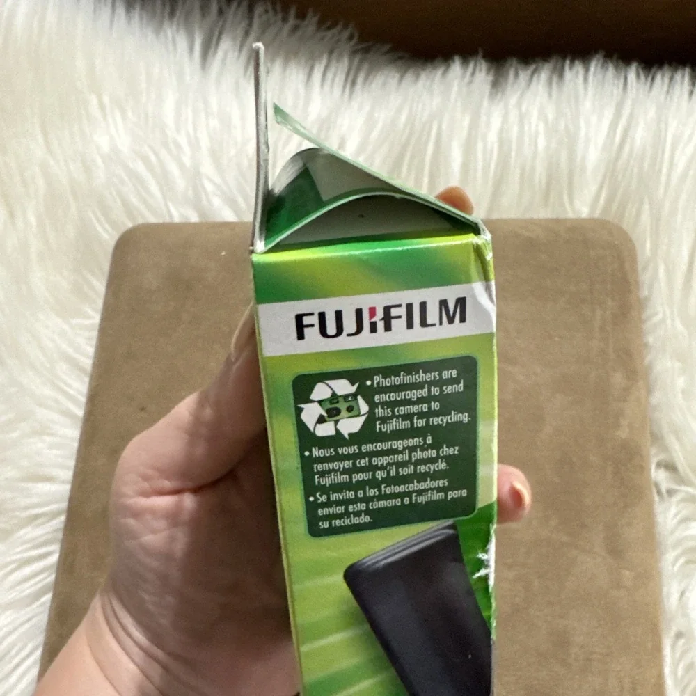 Fujifilm Fuji Quicksnap 400 Single Use Disposable 35mm Camera Flash Exp 03/2015